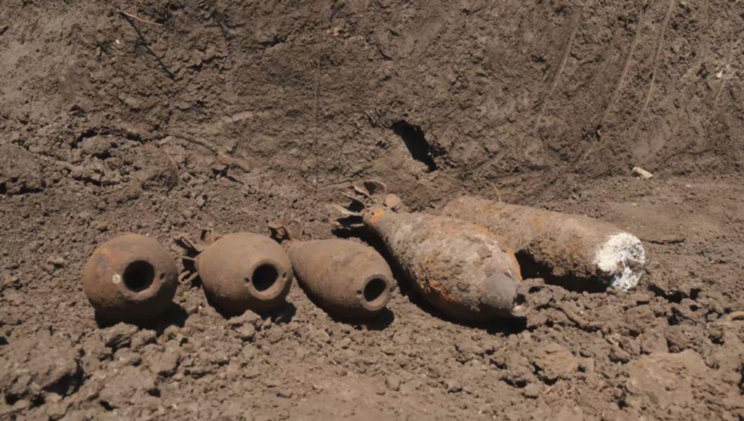 Intr O Biserică Au Fost Descoperite Bombe și Armament
