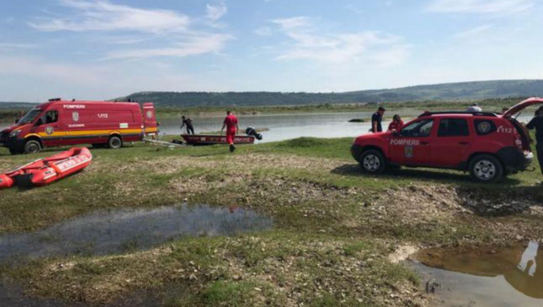 Zeci de părți din cadavru au fost găsite de pompieri în râul Siret