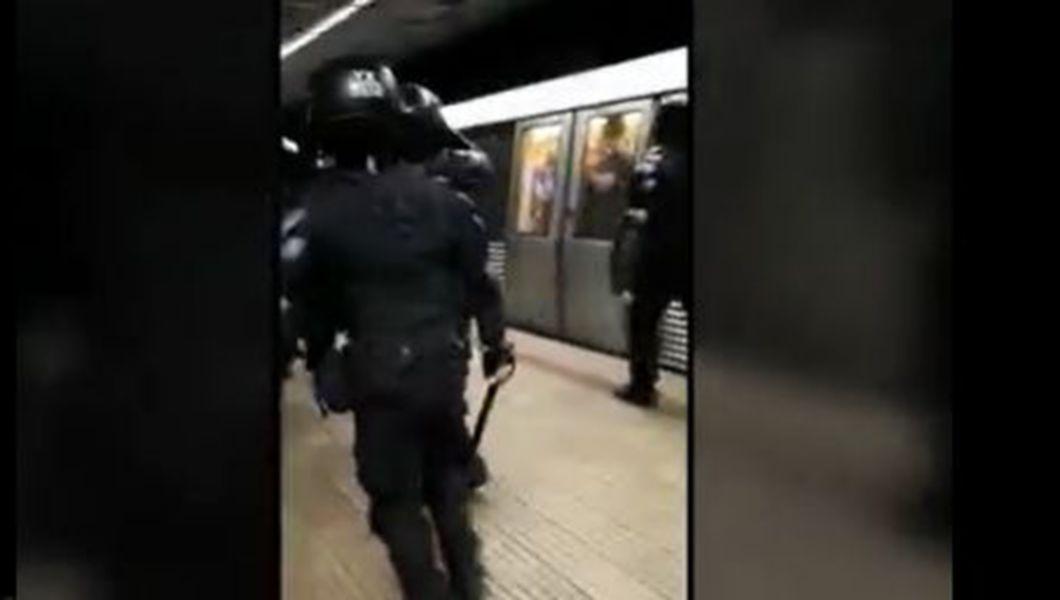 Intervenţie In Forţă La Metroul Din Capitală Zeci De Jandarmi Au Incătusat Suporteri Ai Fcsb Si Dinamo Video Buna Ziua Iasi Bzi Ro