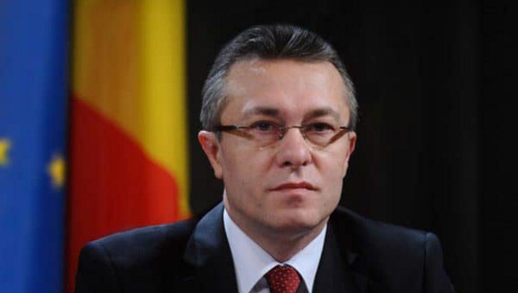 Cristian Diaconescu, președintele PMP, la o conferință de presă