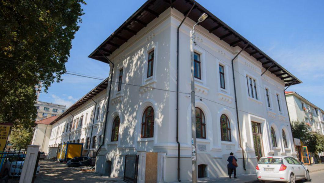 Clădirea din strada Vasile Alecsandri care a fost refăcută de Consiliul Județean Iași