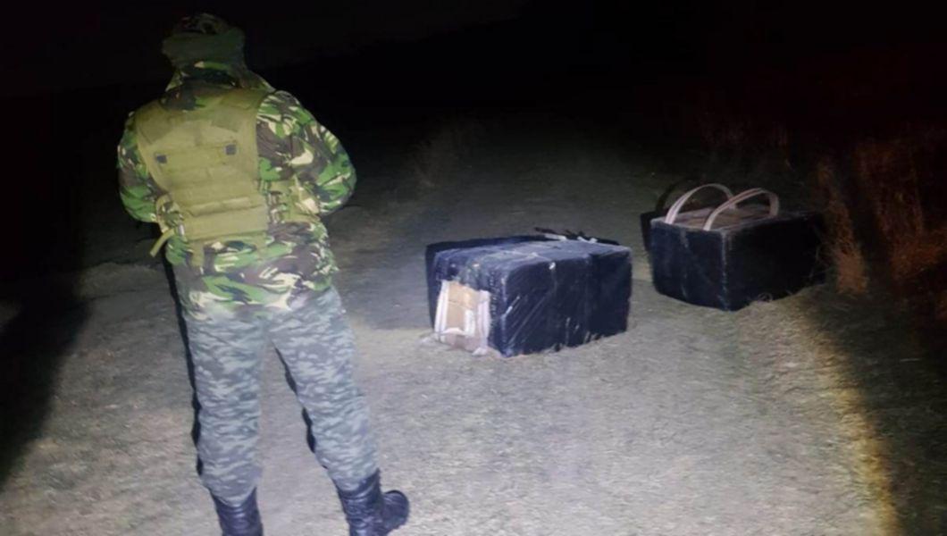 polițist de frontieră a depistat țigări de contrabandă la vamă