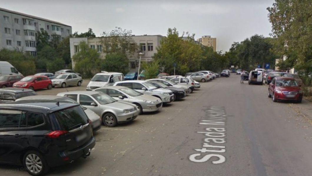 Locuri de parcare în Piața Voievozilor din cartierul Alexandru cel Bun