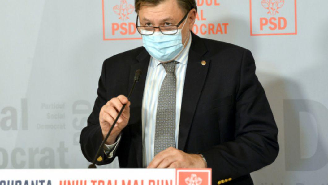 Alexandru Rafila cu mască