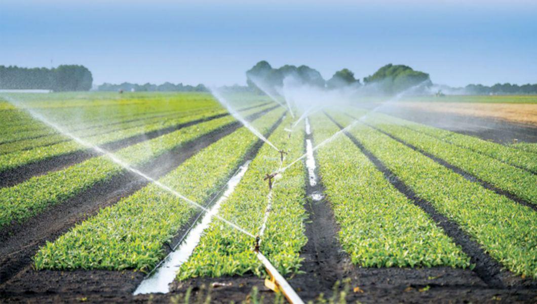 Sisteme moderne de irigații care deservesc mii de hectare de teren agricol din mai multe comune din județul Iași