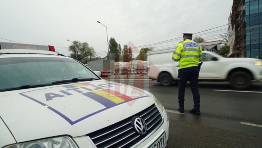 Polițiștii din Iași în uniformă, în timpul unor controale în trafic