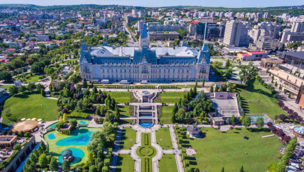 Imagine de sus cu Palatul Culturii din Iași, spre zona Palas Iași