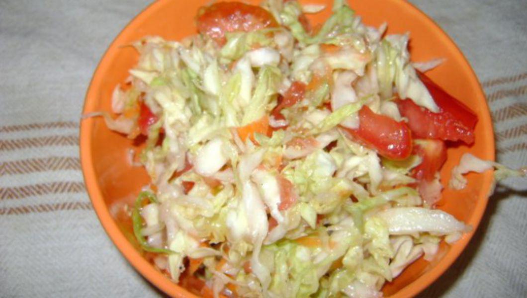 farfurie cu salată de varză