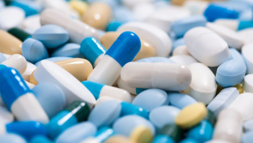 mai multe pastile de antibiotic imprastiate
