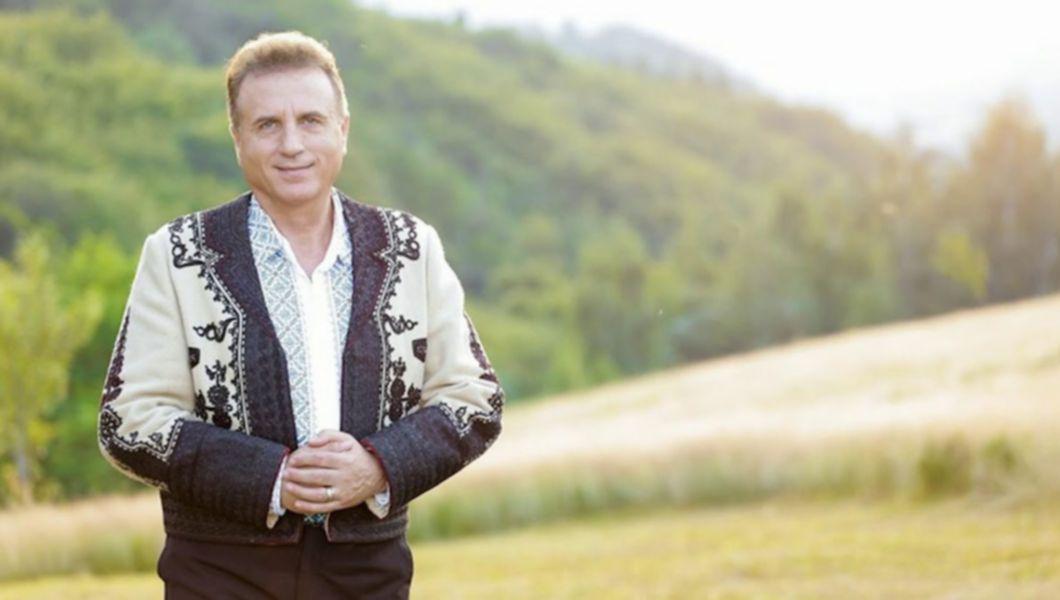Constantin Enceanu îmbrăcat în costum național