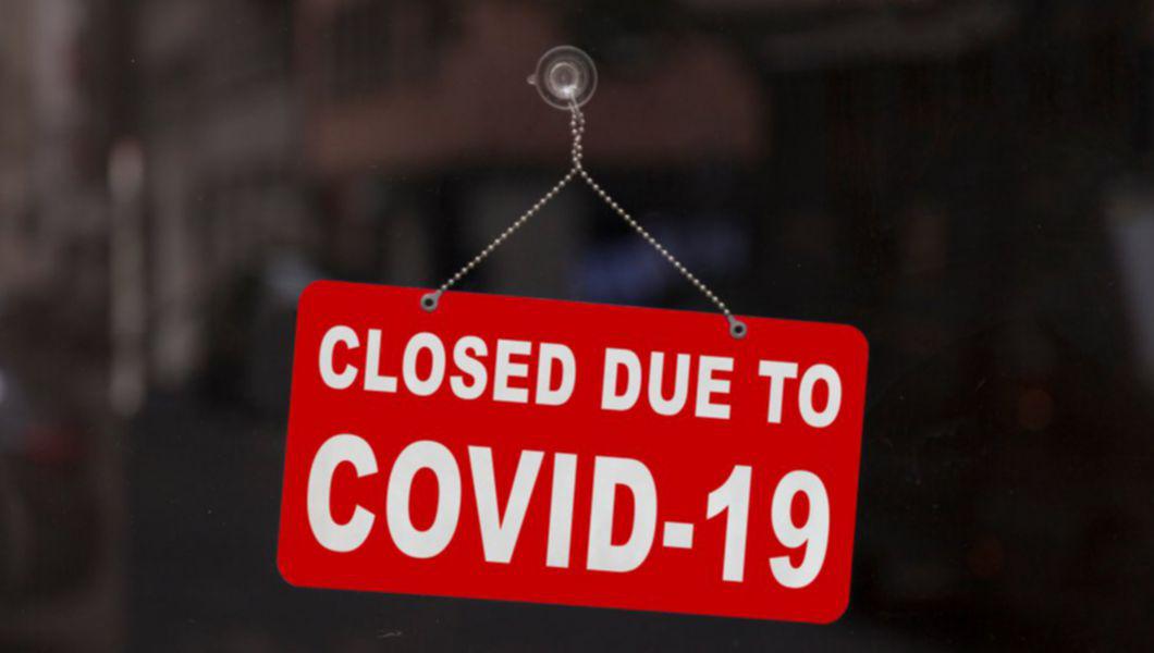 indicator roșu care arată că magazinul este închis din cauza pandemiei