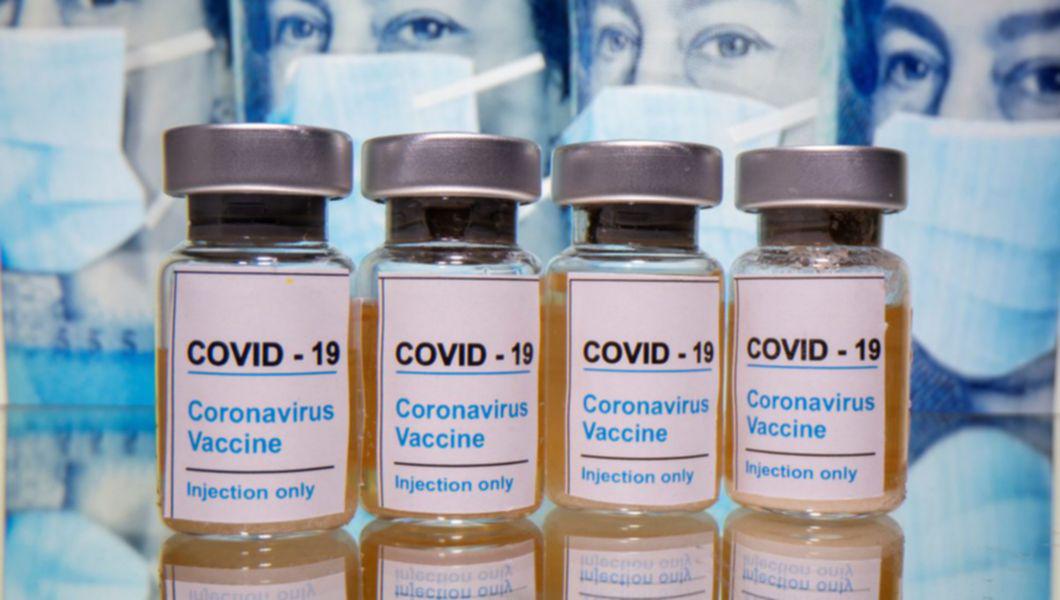 patru sticlute de vaccin Pfizer impotriva COVID-19