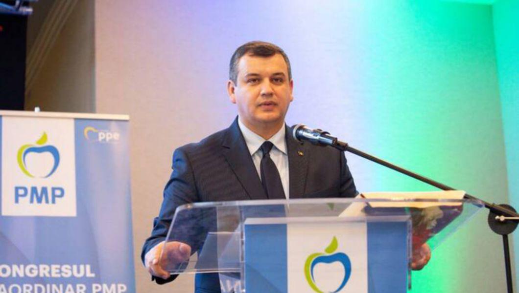Eugen Tomac, presedintele PMP vorbeste la prezidiu despre unirea cu Romania