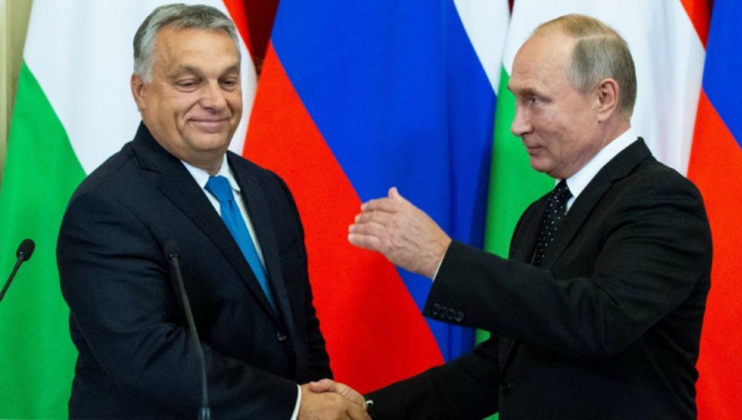 Viktor Orban si Vladimir Putin discutand despre Ungaria care importa petrol din Rusia