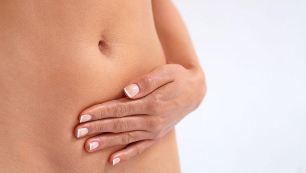 abdomenul unui femei dezbrăcate