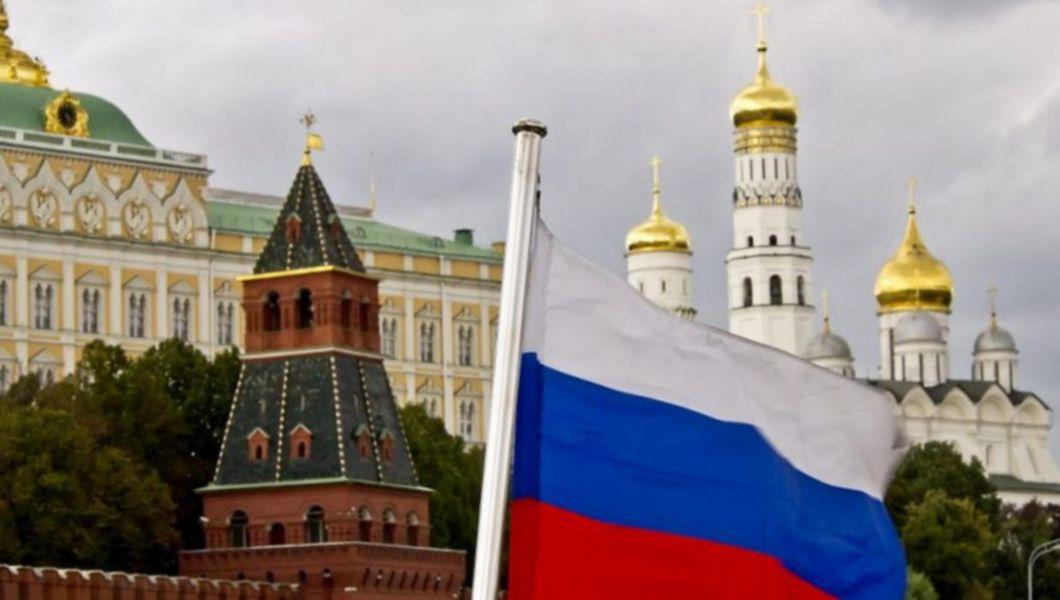 Kremlin si steagul Rusiei