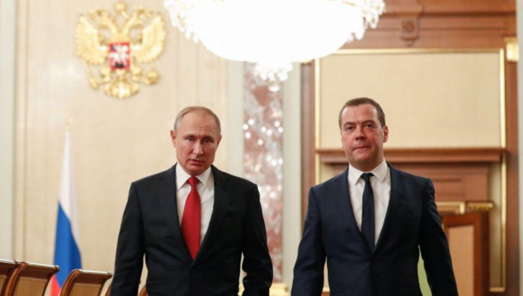 presedinte rus Vladimir Putin si Dmitri Medvedev