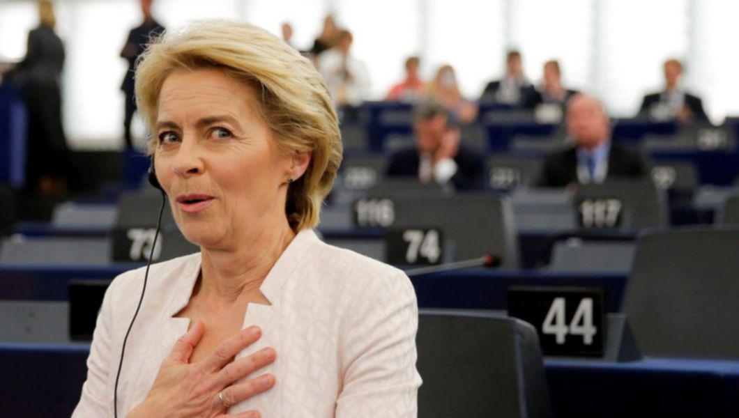Ursula von der Leyen mirata in parlamentul european