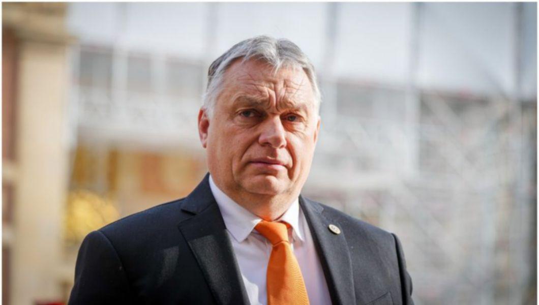 Viktor Orban la costum cu cravata portocalie
