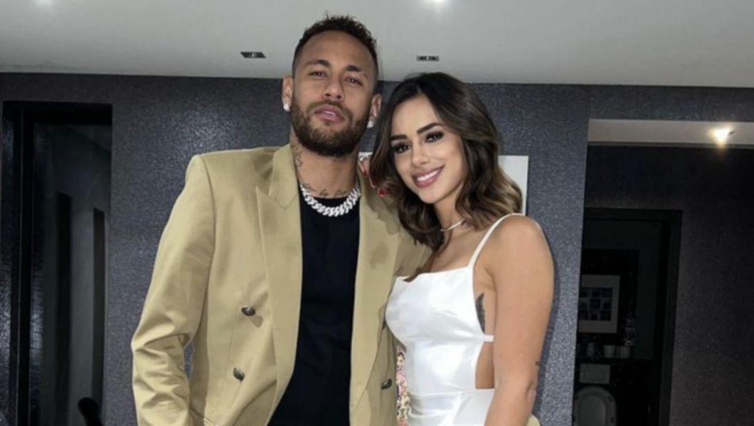 Neymar si iubita lui imbratisandu-se