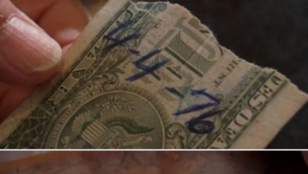 In 1976 Un Barbat A Pastrat Jumatate Dintr O Bancnota De 1 Dolar Ce S A Intamplat In Ziua In Care S Au Implinit 40 De Ani Este Impresionant Bzi Ro