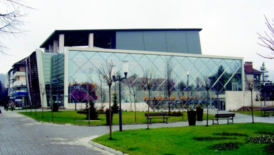 Teatrul Anton Pann Din Ramnicu Valcea Revine In Capitala Cu Spectacolul Vermine Radiante Buna Ziua Iasi Bzi Ro