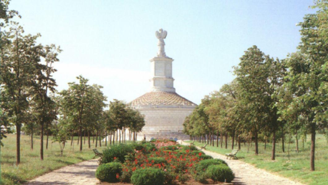 Monumentul De La Adamclisi O Realizare Imperiala Foto Buna Ziua Iasi Bzi Ro