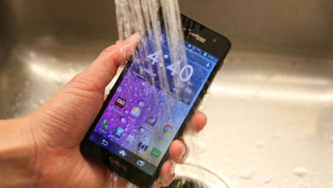 Sapte Telefoane Rezistente La Apa Al Tau E Printre Ele Buna Ziua Iasi Bzi Ro