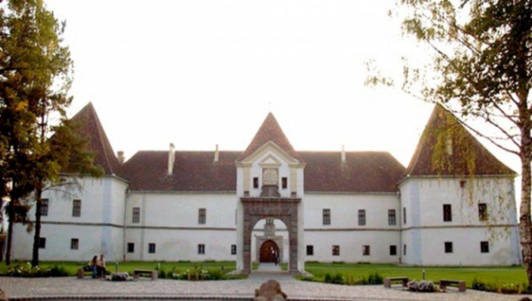 Cetatea Miko și Muzeul Secuiesc Al Ciucului Imperialtransilvania