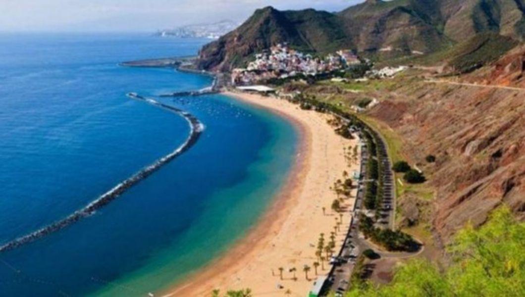 plajă din Tenerife văzută de sus