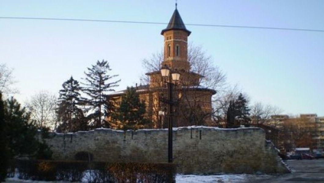 Curtea Domneasca Iasi Bzi Ro