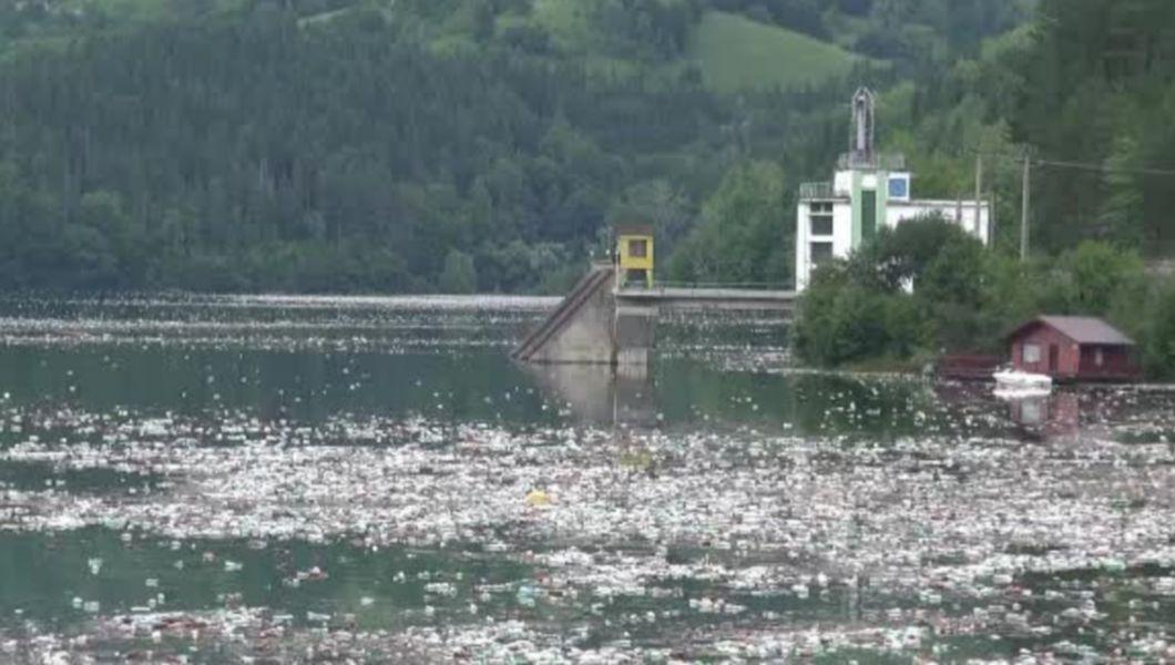 Dezastru Ecologic In Bicaz Primar Imi Vine Sa Urlu Sa Ma Arunc In Apa Bzi Ro