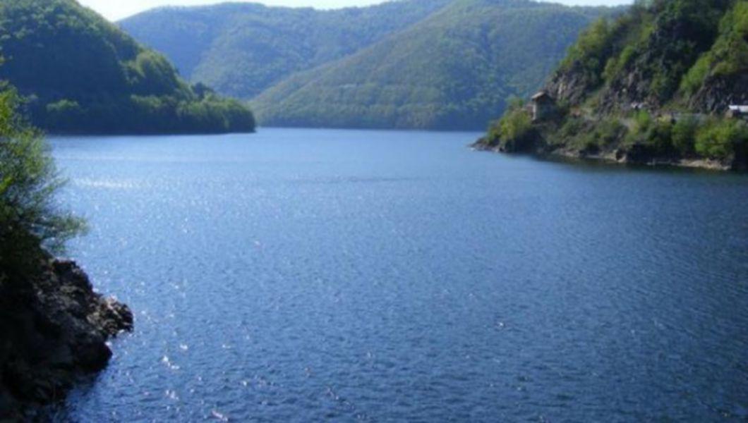 Lacul Tarnita Un Loc De O Frumusete Uimitoare Galerie Foto Bzi Ro