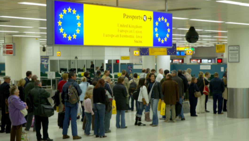 Neoficial 5 Milioane De Romani Sunt Plecati In Strainatate Topul Tarilor Preferate Pentru Munca Bzi Ro