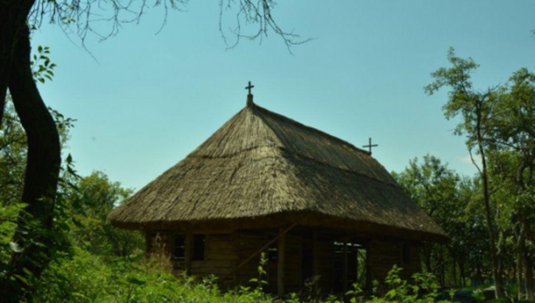 Casa Veche De Aproape Doua Secole Mutata Dintr Un Sat In Altul Foto Bzi Ro