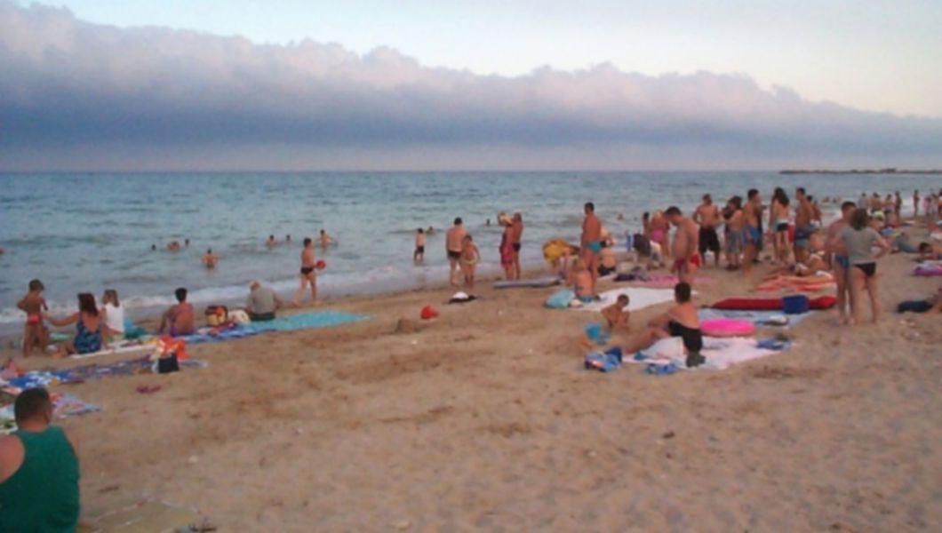 Sodoma Si Gomora Ce Au Facut Mai Multi Nudisti Chiar In Fata Copiilor Pe Plaja In Statiunea 2 Mai Foto Buna Ziua Iasi Bzi Ro