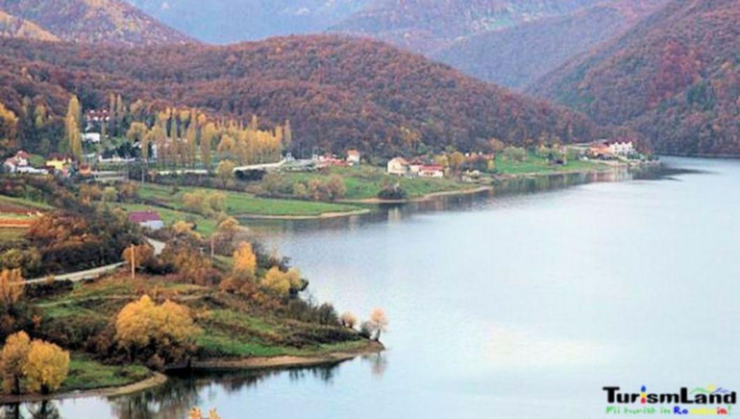 Lacul Cincis Muntii Poiana Rusca Buna Ziua Iasi Bzi Ro