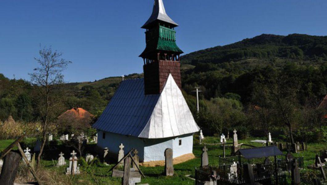 Biserica De Lemn Din Almasu Mic De Munte Galerie Foto Bzi Ro