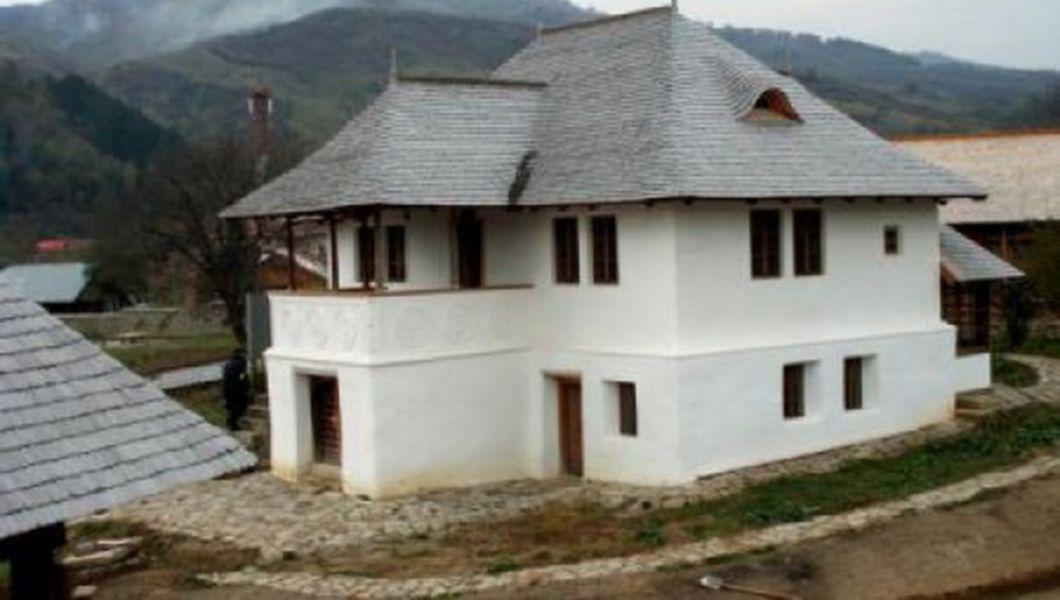 Casa Cu Blazoane Din Judetul Buzau O Bijuterie A Arhitecturii