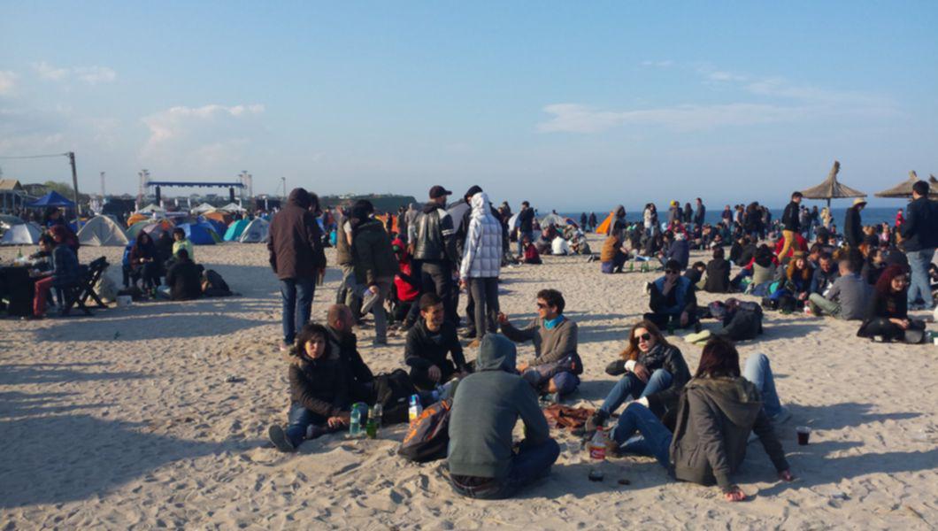 Pregatiri Pentru 1 Mai In Vama Veche Locuri De Cazare Doar Pe Plaja Cu Cortul Buna Ziua Iasi Bzi Ro