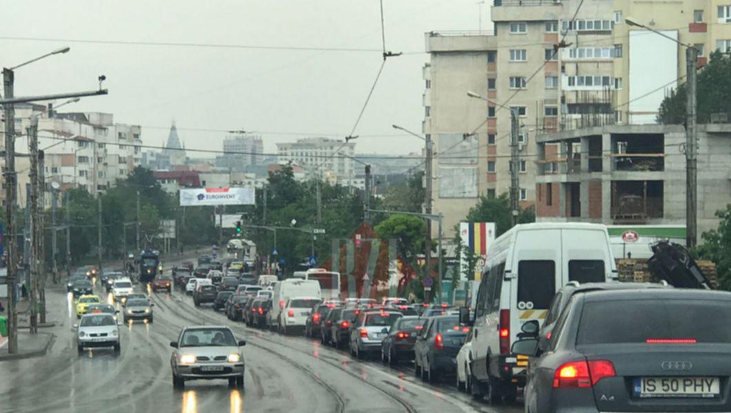 Image result for masini in trafic