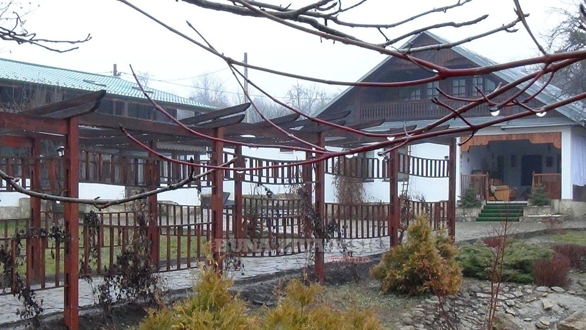 FABULOS! Omul care s-a jucat cu soarta milionarilor Iasului are un domeniu de vis intr-o zona de lux