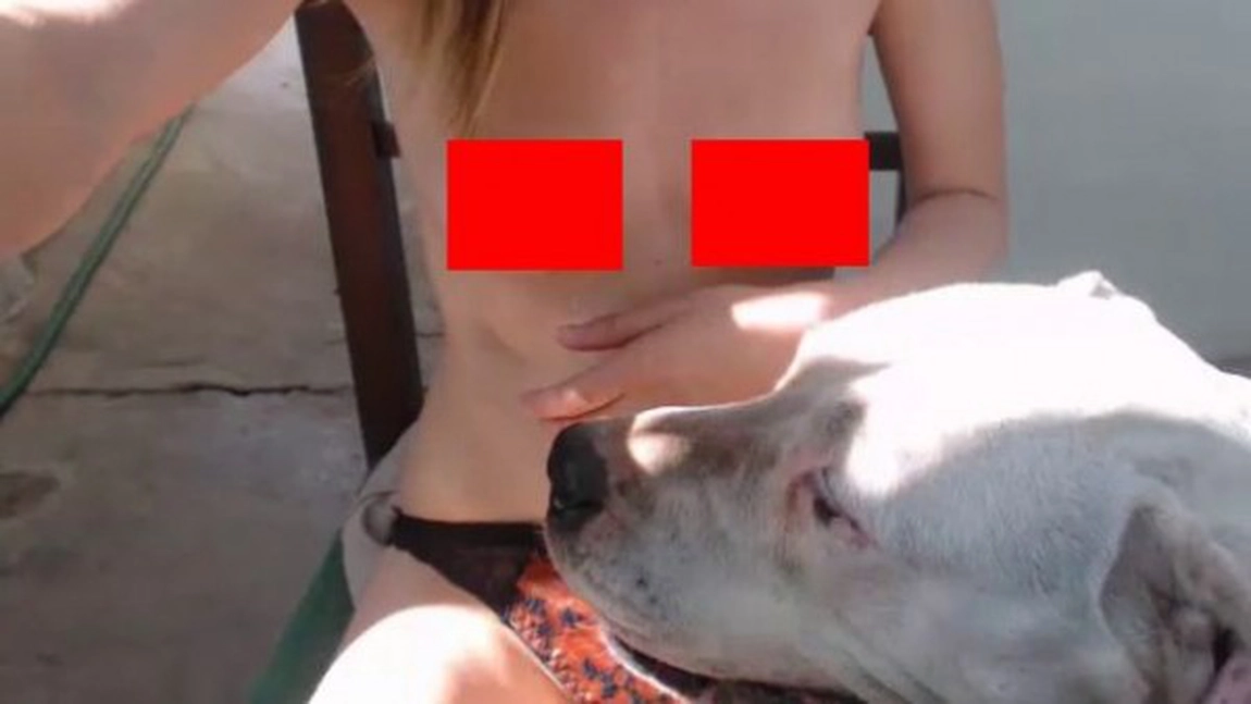 Tanara din Dambovita care face VIDEOCHAT cu familia castiga fabulos - VIDEO 18+