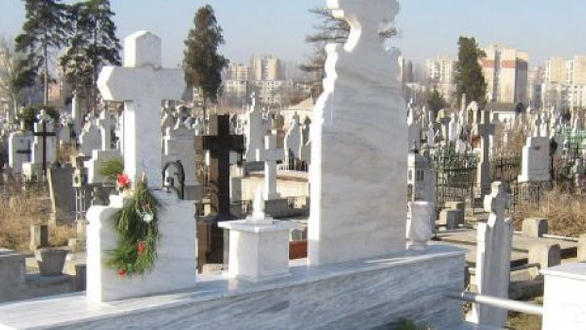 Cu cat se mai vinde o groapa in cimitir