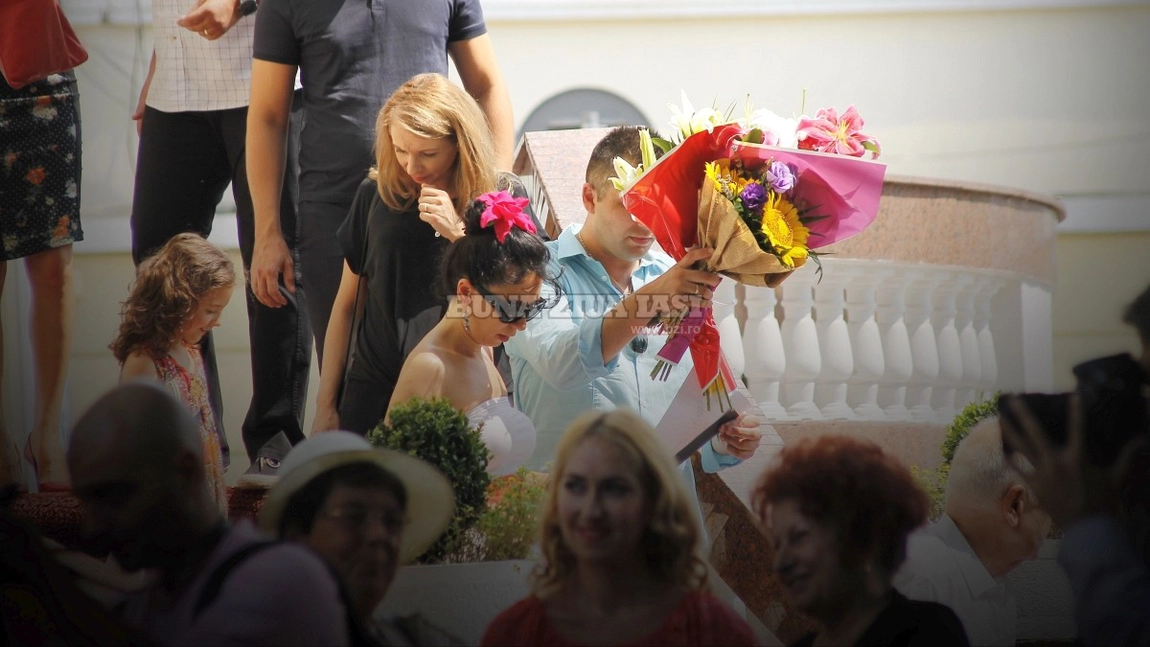 Nunta verii, la Iasi! Fiica unui doctor celebru s-a maritat! A ales o rochie ca de plaja, in cea mai importanta zi!  GALERIE FOTO