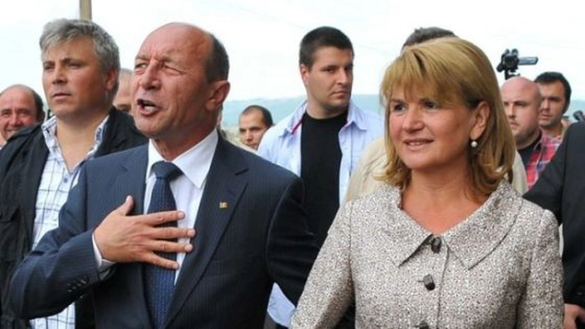 Imagini de colectie din tineretea lui Traian Basescu - FOTO