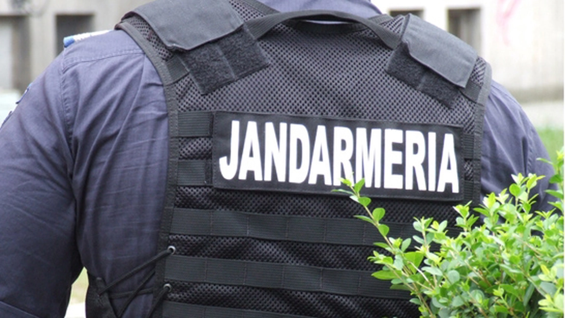 Un bărbat a fost prins de jandarmi în timp ce încerca să fugă din carantină. Voia să ajungă la supermarket