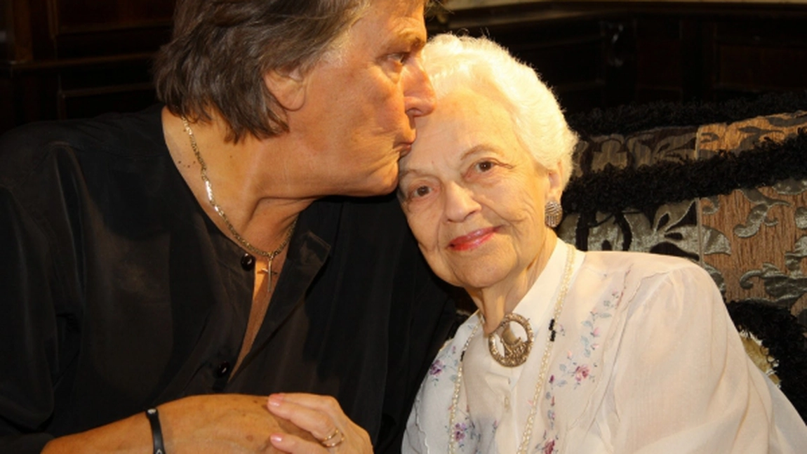 A murit regizoarea si actrita Elena Negreanu, decana de varsta a teatrului romanesc