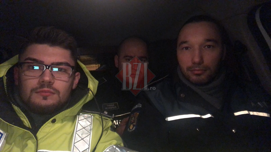 Eroii nu au LIBER! Chiar de ziua lui, acest politist a salvat o batrana din flacari - FOTO