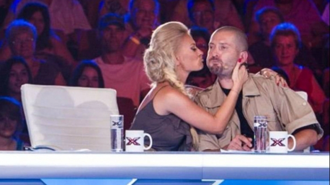 X FACTOR: Delia isi face gelos proaspatul sot

